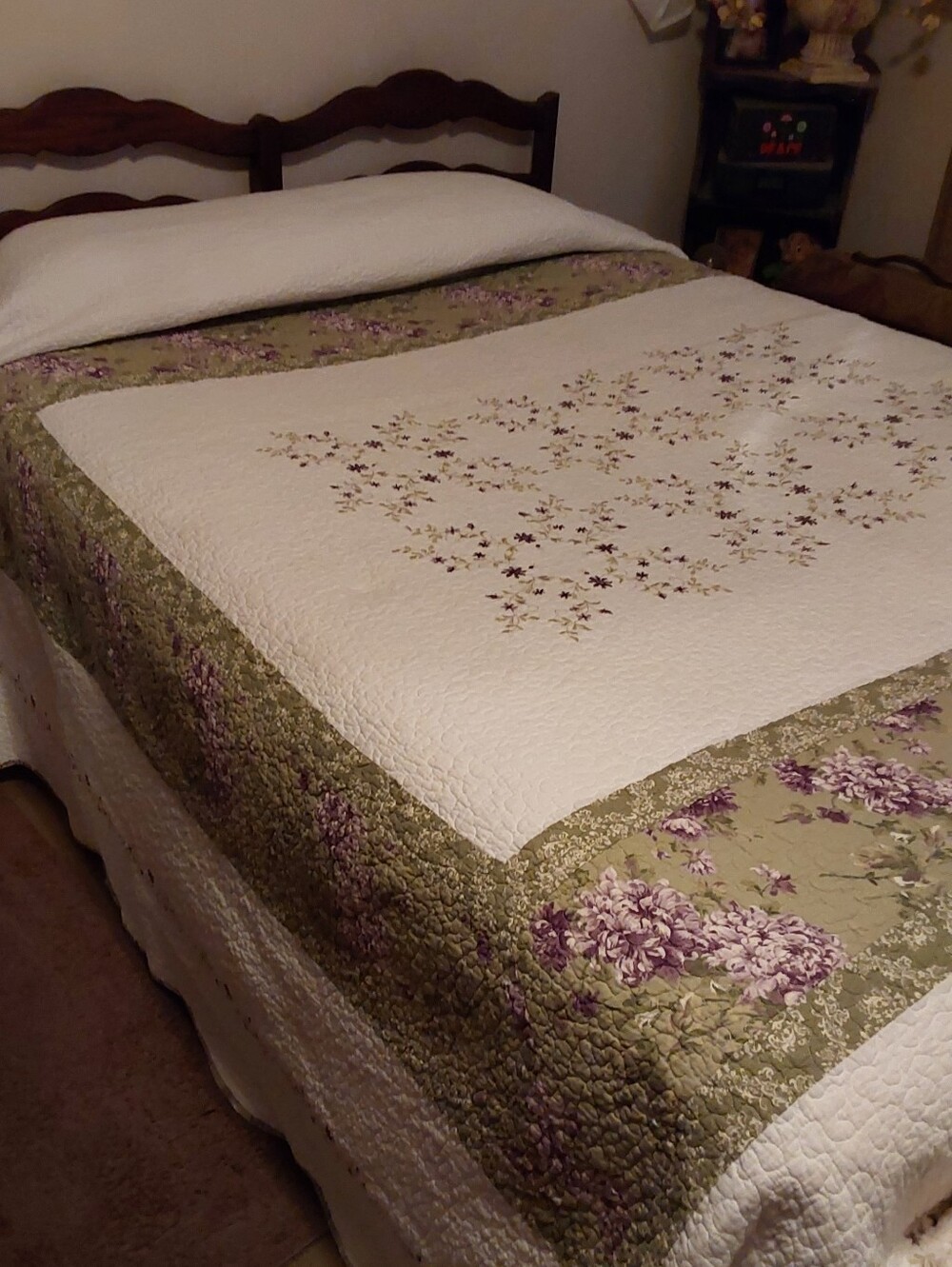 🌺 Like New Hone Classics Floral Patchwork Quilted Bedspread